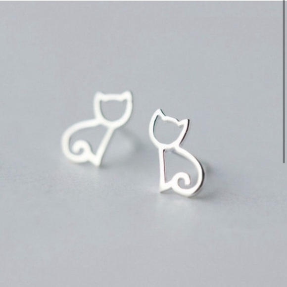 Jewelry - Dainty Elegant Silver Cat Earrings